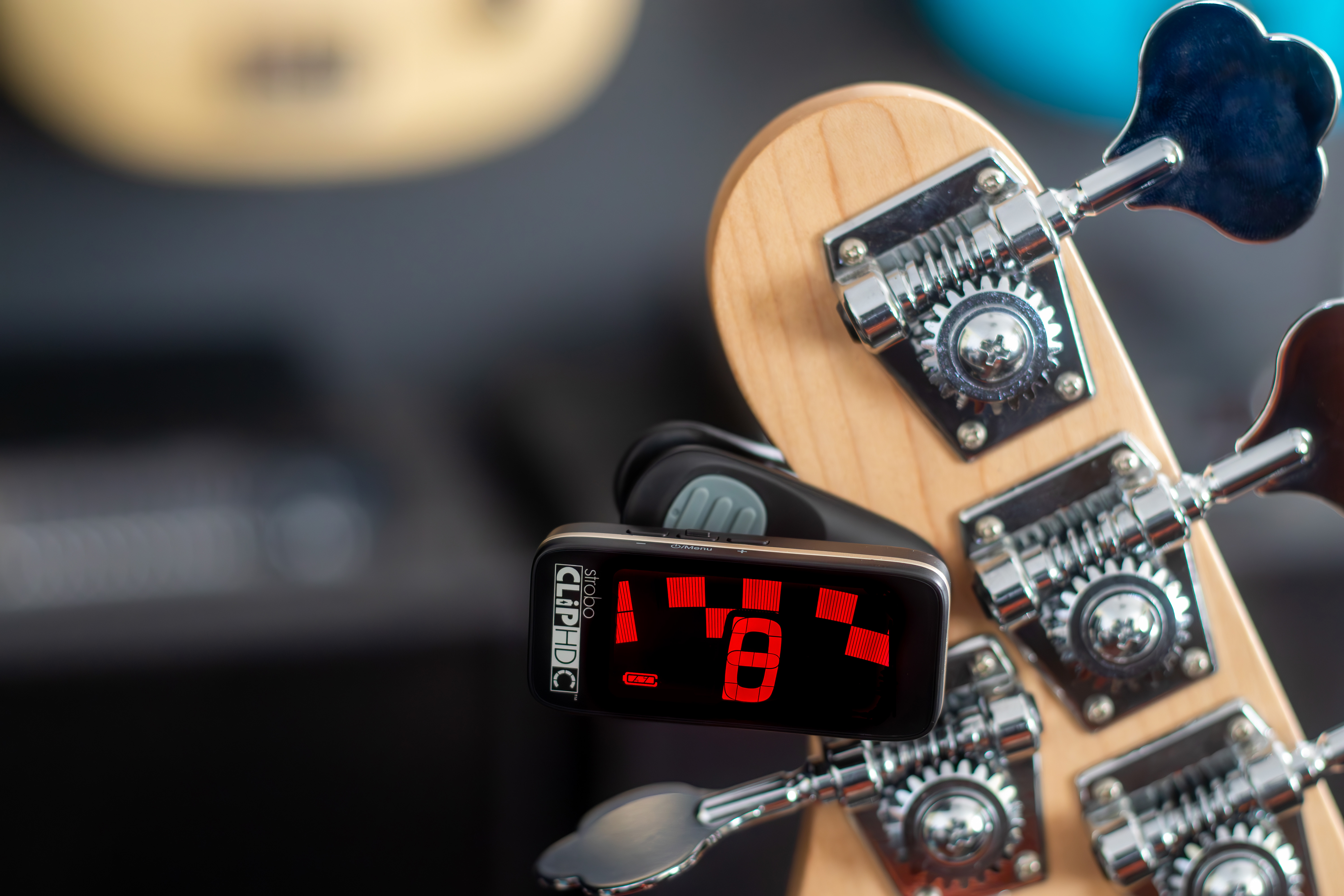 3 Guitar Grabber, Adjustable – Musical Instrument Displays
